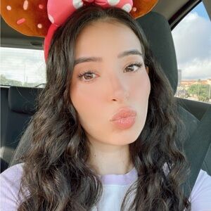 Meet your Posher, Daniella